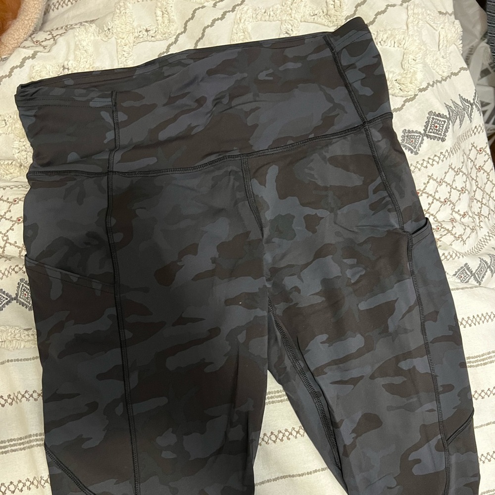 Lululemon Fast and free 25” black camo